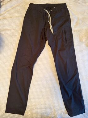 Vuori Men's Navy Drawstring Joggers with Contrast White Tie